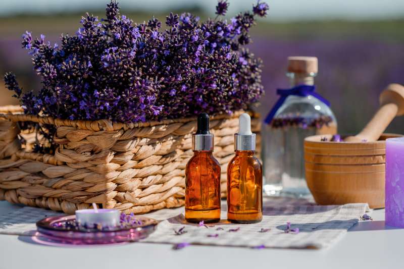 Domowy przepis na olejek z lawendy - zrób to sam